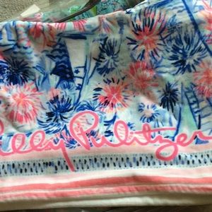Lilly towel